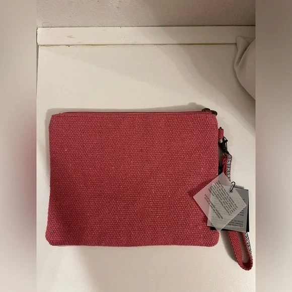 America & Beyond Pink Clutch - Picture 3 of 6